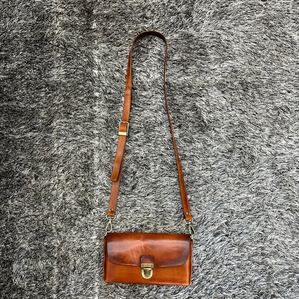 [BUNJANG] Genuine Leather Vintage Crossbody Bag / 통가죽 빈티지 크로스백