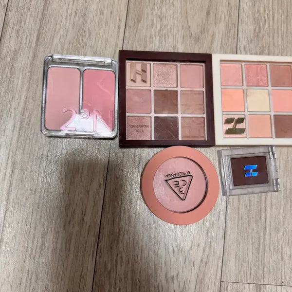 [BUNJANG] 3CE, Holika, Vividicci Blush/Eye Palette Bundle Set / 3CE, 홀리카, 비디비치 블러셔/아이팔레트 일관판매합니다