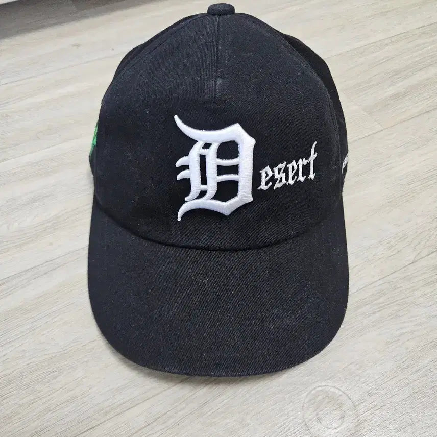 [BUNJANG] Riverlanders Black Ball Cap with Dessert Embroidery / 리버레이더스 캡