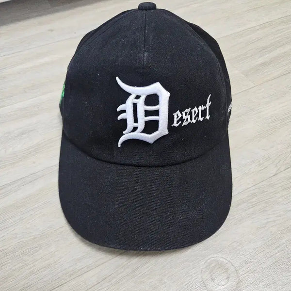 [BUNJANG] Riverlanders Black Ball Cap with Dessert Embroidery / 리버레이더스 캡