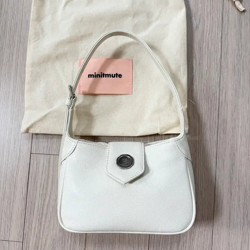 [BUNJANG] Minuit Mur Bag Baton Micro Caviar White / 미닛뮤트 바톤 마이크로 캐비어 화이트 새상품