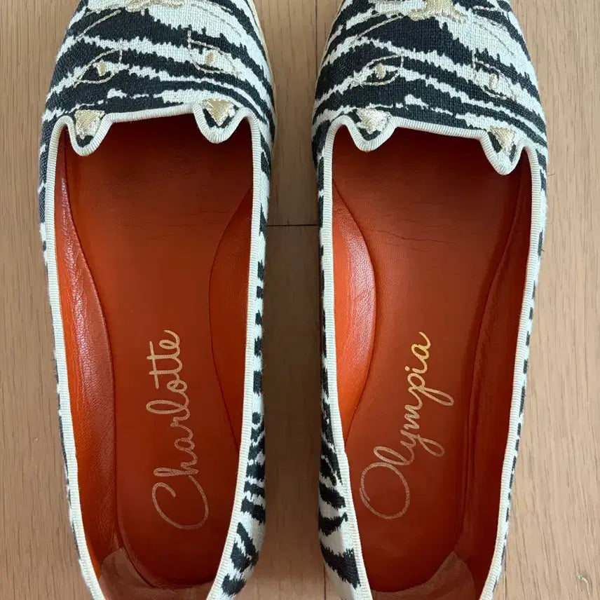 [BUNJANG] Charlotte Olympia Tiger Print Flats / 샬롯 올림피아 호랑이 무늬 플랫 슈즈