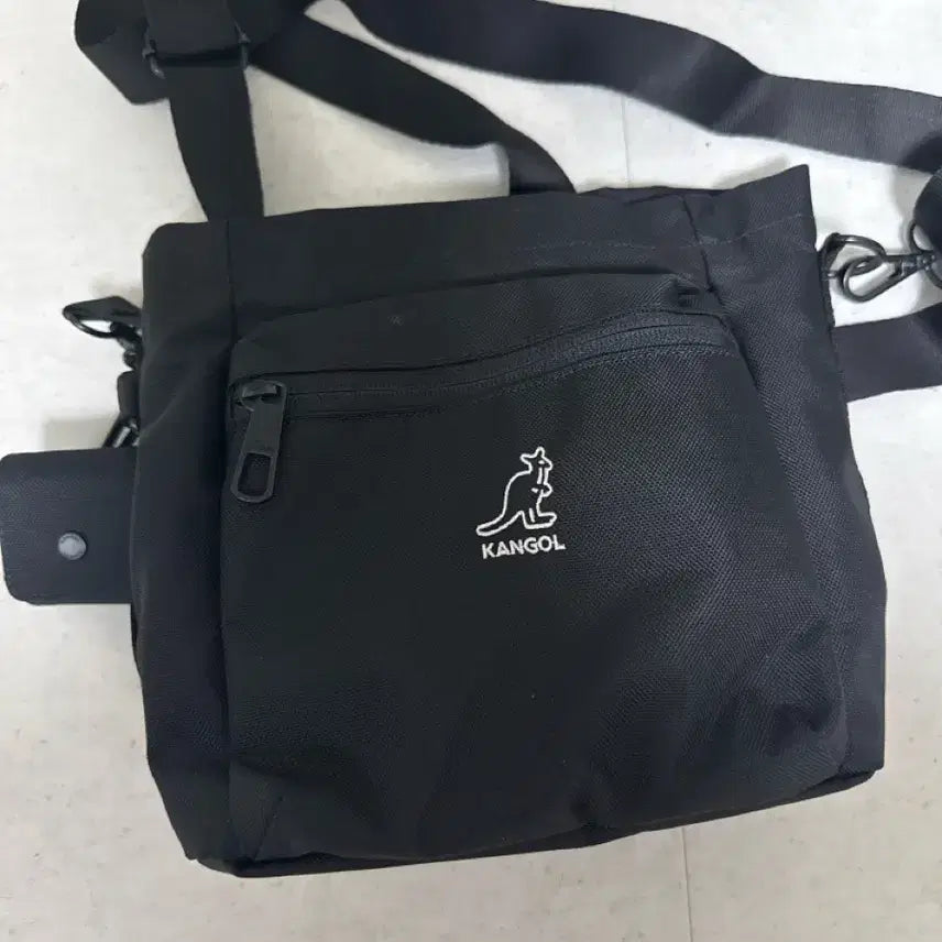 [BUNJANG] Kangol Crossbody Bag Black / 캉골 크로스백 블랙