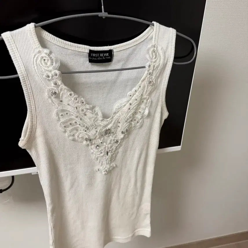 [BUNJANG] First Repe Cubic Sleeveless Top / 퍼스트 리페 큐빅 나시