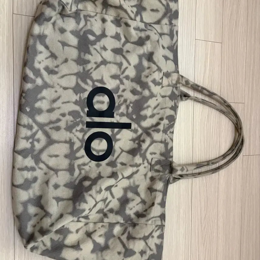 [BUNJANG] Alo Yoga Iconic Shopper Tote Bag Grey Tie-Dye / 알로 요가 아이코닉 쇼퍼 토트 백 그레이 타이다이
