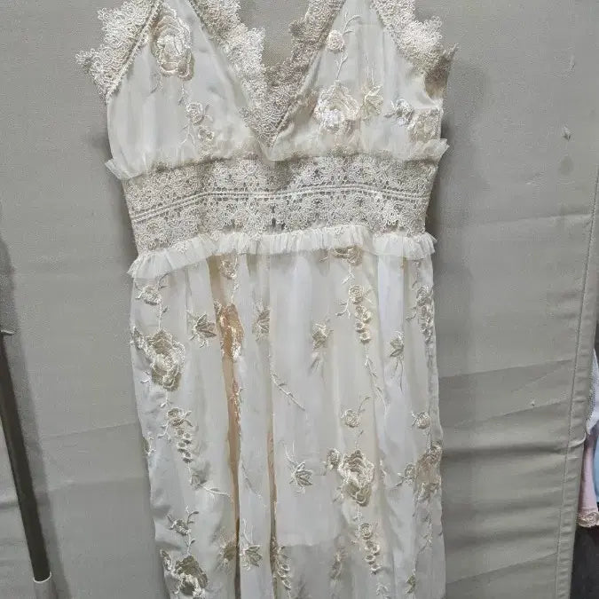 [BUNJANG] Lace Embroidered Long Dress Ivory 55 / 레이스 자수 롱 점푸퓨트 아이보리55