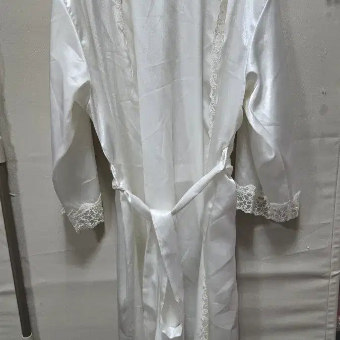 [BUNJANG] Silk Nightgown with Lace Detail / 나이트가운