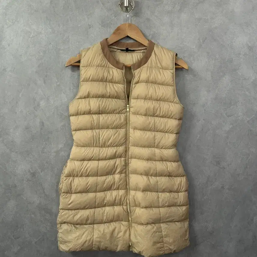 [BUNJANG] Alto Beige Lightweight Padded Vest 55 / alto 베이지색 경량 패딩 조끼 55