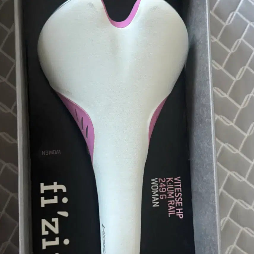 [BUNJANG] Fizik Vitesse HP K:ium Rail Women's Saddle / 피직 비테세 HP 키움 레일 여성용 (Fizik Vitesse HP K:ium Rail Woman)