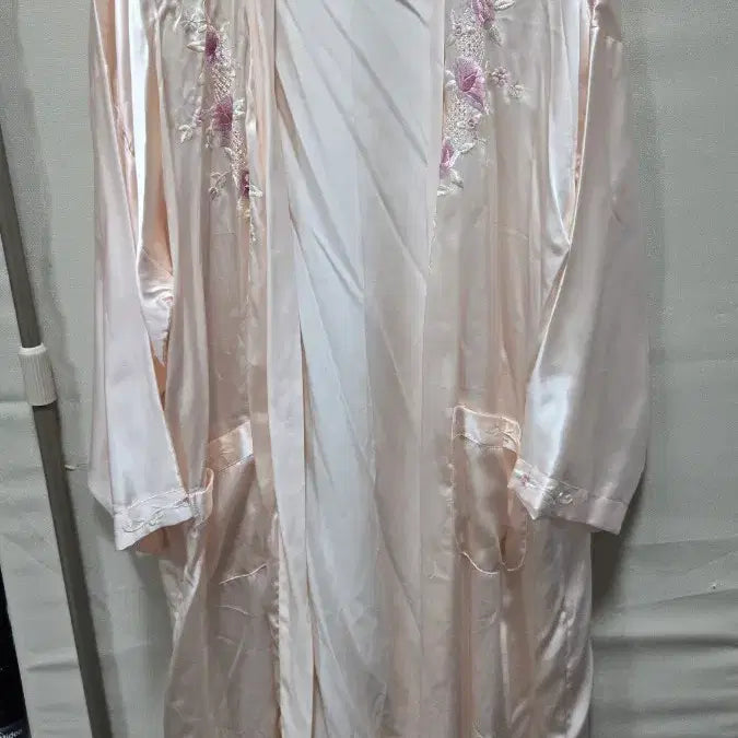 [BUNJANG] Pink Silk Nightgown with Floral Embroidery / 나이트가운