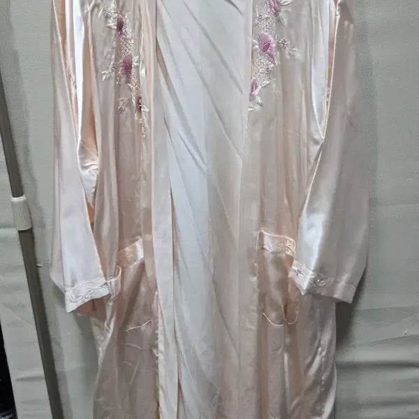 [BUNJANG] Pink Silk Nightgown with Floral Embroidery / 나이트가운