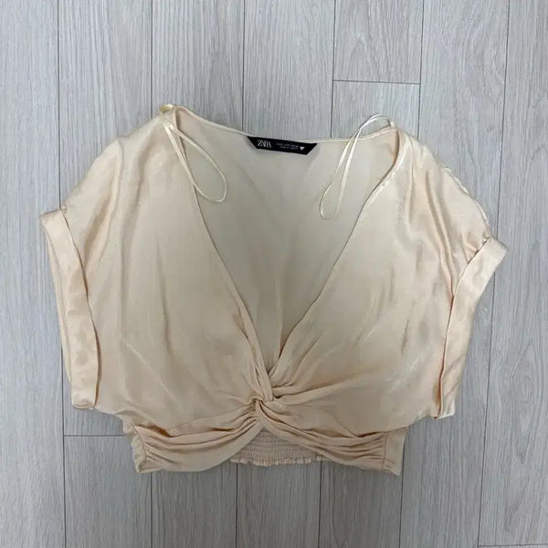 [BUNJANG] ZARA Satin Shirred V-Neck Crop Blouse / 자라 실크 블라우스