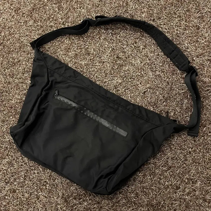 [BUNJANG] Haaarchive Messenger Bag Crossbody Bag / 하아카이브 메신저백 크로스백