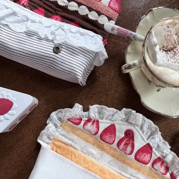 [BUNJANG] GrungGrungDan Strawberry Cake Choco Version Pouch / 그렁그렁단 딸기 케이크 초코버전 파우치