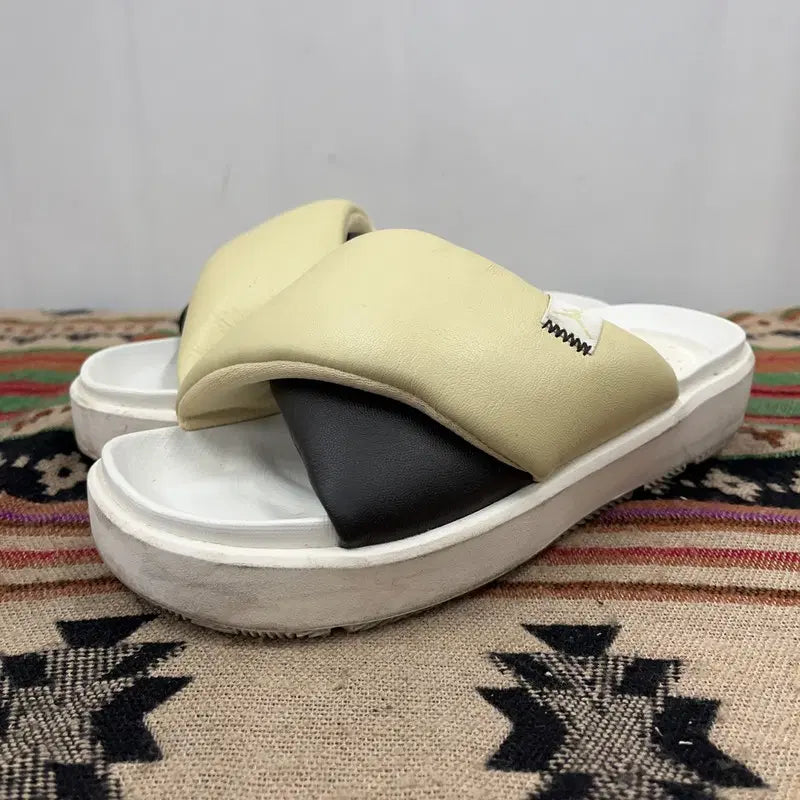 [BUNJANG] Nike Jordan Sophia Slide Sandals / 나이키 조던 소피아 슬라이드 슬리퍼 230 X02907