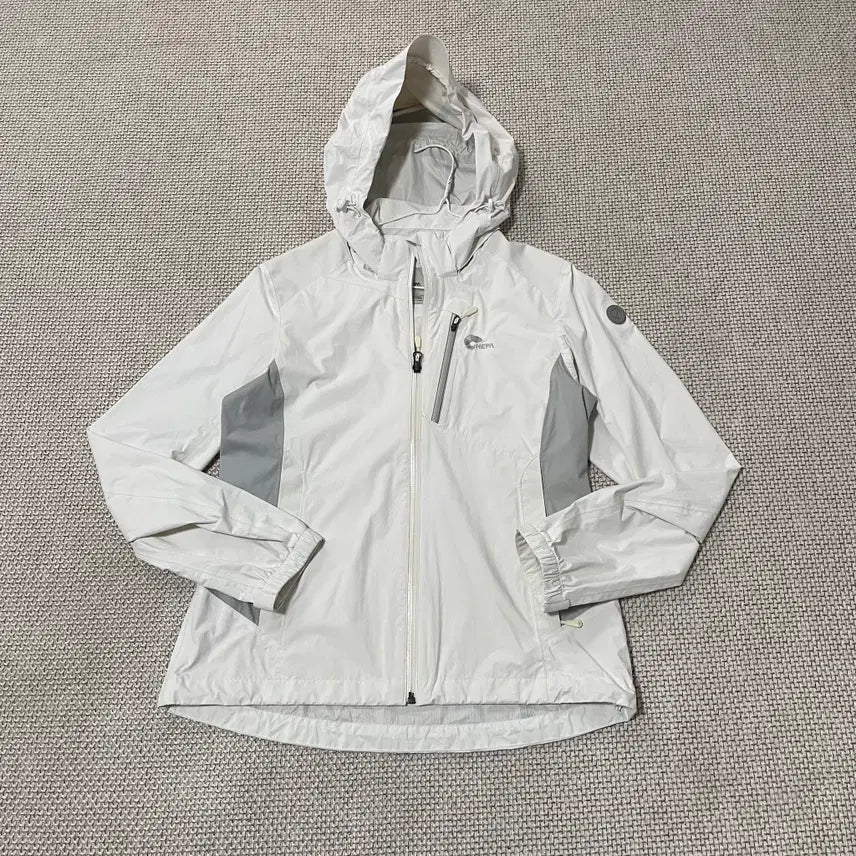 [BUNJANG] Nepa Women's Windbreaker Jacket M (Size 95) / M 네파 여성 등산 바람막이 자켓 N.9683