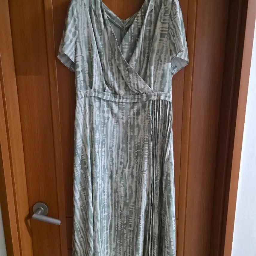 [BUNJANG] Green Pleated Detail Midi Dress / (새상품) 어깨 양쪽 핀턱&한쪽 플리츠 주름 그린 원피스(66)