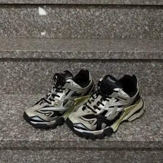 [BUNJANG] Valentrack Size 41 Shoes / 발렌트랙 41사이즈