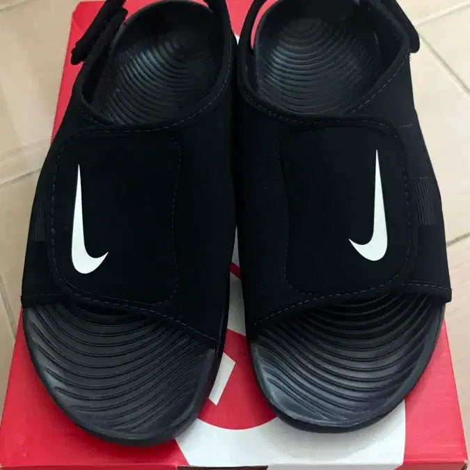 [BUNJANG] Nike Sunray Sandals Black White Logo Size 240 / 새상품) 나이키 선레이 샌들 240