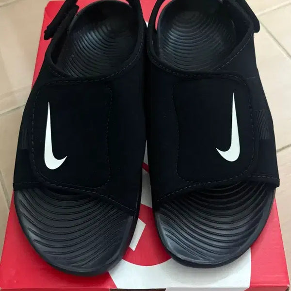[BUNJANG] Nike Sunray Sandals Black White Logo Size 240 / 새상품) 나이키 선레이 샌들 240