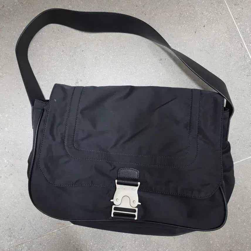 [BUNJANG] Matinkim Black Buckle Shoulder Bag / 마뗑킴 블랙 버클 숄더백