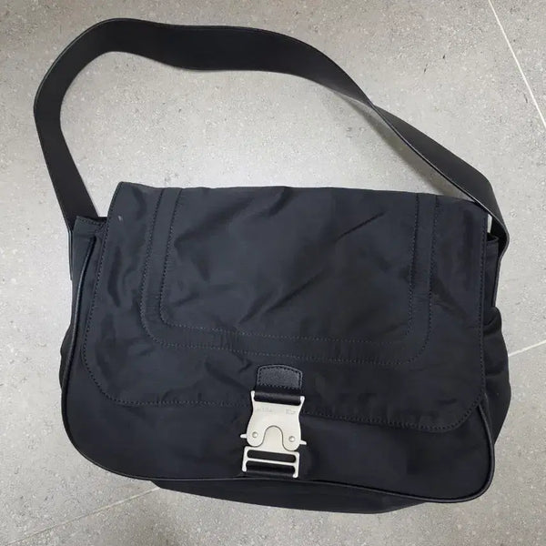 [BUNJANG] Matinkim Black Buckle Shoulder Bag / 마뗑킴 블랙 버클 숄더백