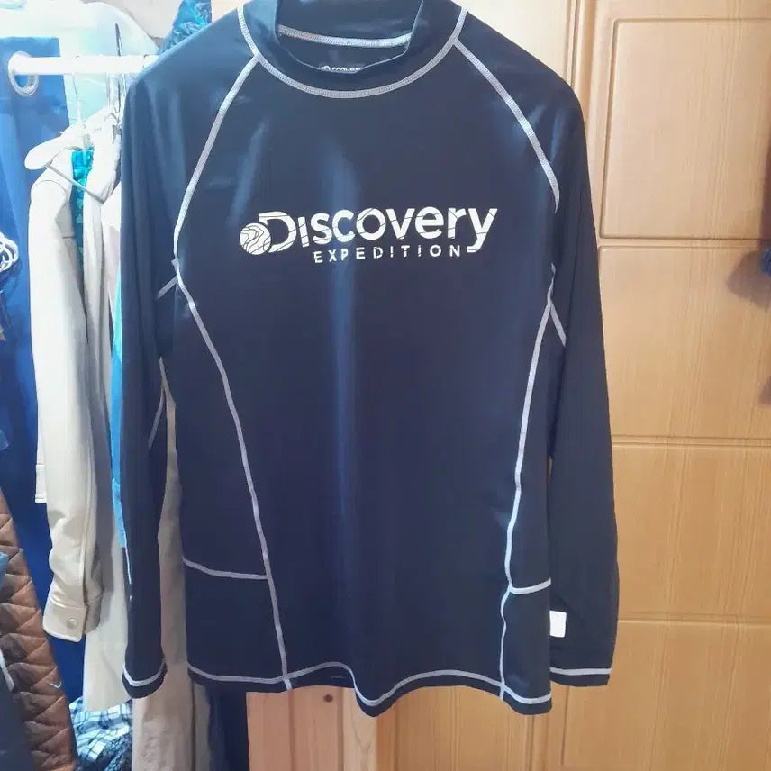 [BUNJANG] Discovery Men's Rash Guard Size 110 / 디스커버리 남성 래쉬가드 110