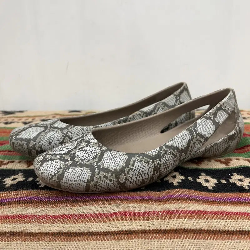 [BUNJANG] Crocs Snake Pattern Flats W6 / 크록스 스네이크 패턴 플랫슈즈 W6 X02916