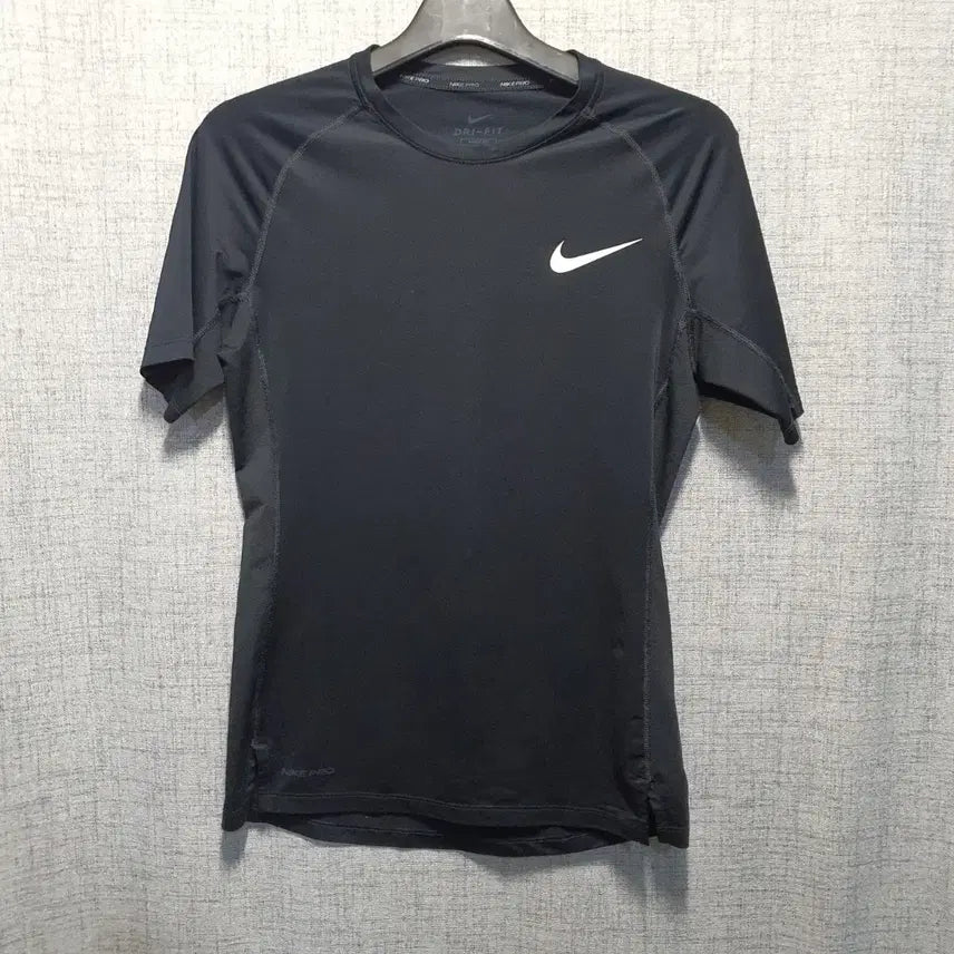 [BUNJANG] Nike Pro Dri-FIT Swoosh Tight Fit T-Shirt (L) / 나이키 프로 드라이핏 스우시 타이트핏 운동 반팔티셔츠 L