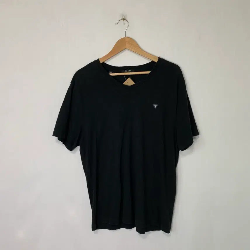 [BUNJANG] GUESS Logo V-Neck Men's Basic Short Sleeve T-Shirt Black 2XL / GUESS 게스 로고 브이넥 남성 기본 반팔티 블랙 2XL