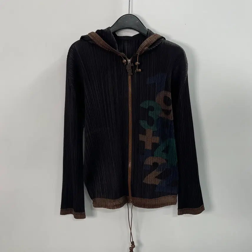 [BUNJANG] Issey Miyake Pleats Please Numbering Hooded Jacket / 이세이미야케 플리츠 플리즈 넘버링 후드 자켓 (on.1694)