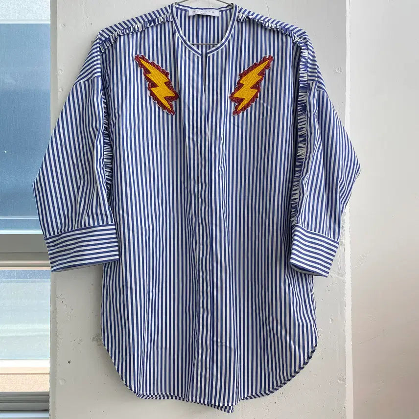 [BUNJANG] Sandro Embroidered Stripe Shirt / (S) 산드로 번개 자수 스트라이프 셔츠