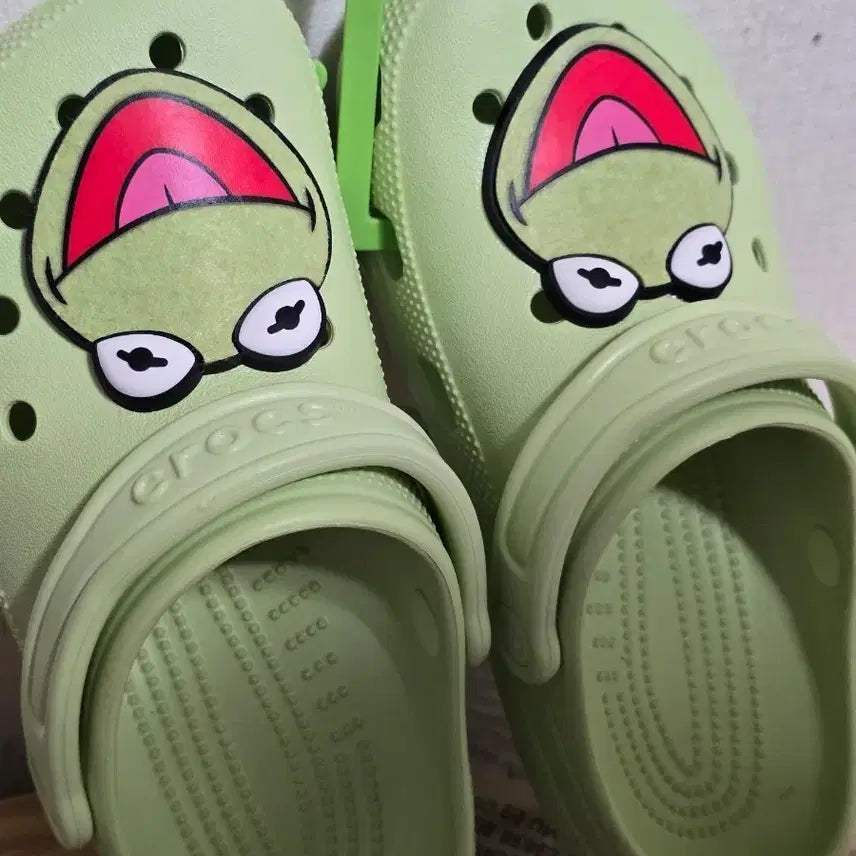 [BUNJANG] Crocs Kermit The Frog Slippers / 크록스 디즈니 커밋 슬리퍼 240