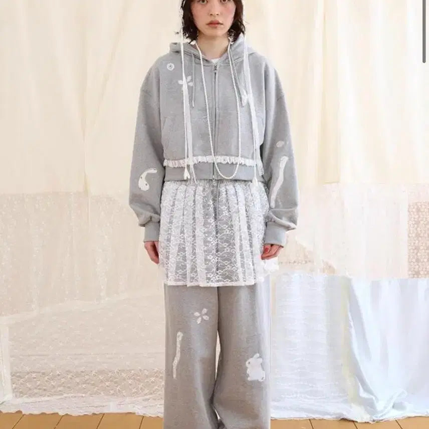 [BUNJANG] Jollyraid Lucy Embroidered Hoodie Zip-up Grey / 졸리레이드 루시 자수 후드 집업 그레이