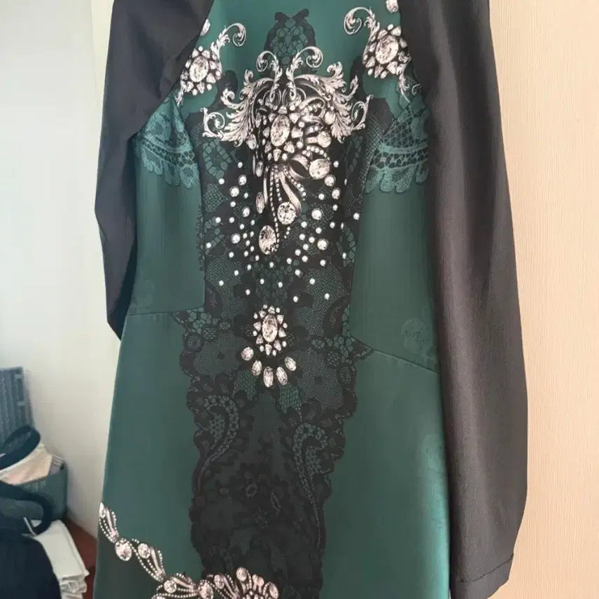 [BUNJANG] The Izzat Green Lace Trimmed Dress / 더 아이잗 그린 레이스 장식 원피스