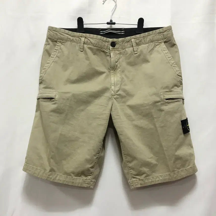 [BUNJANG] Stone Island 11th Anniversary Badge Slim Fit Cargo Shorts (Khaki Beige, W36) / 새상품-스톤아일랜드 11주년 와펜 슬림핏 카고 숏 팬츠(W36 / 36~37인치)