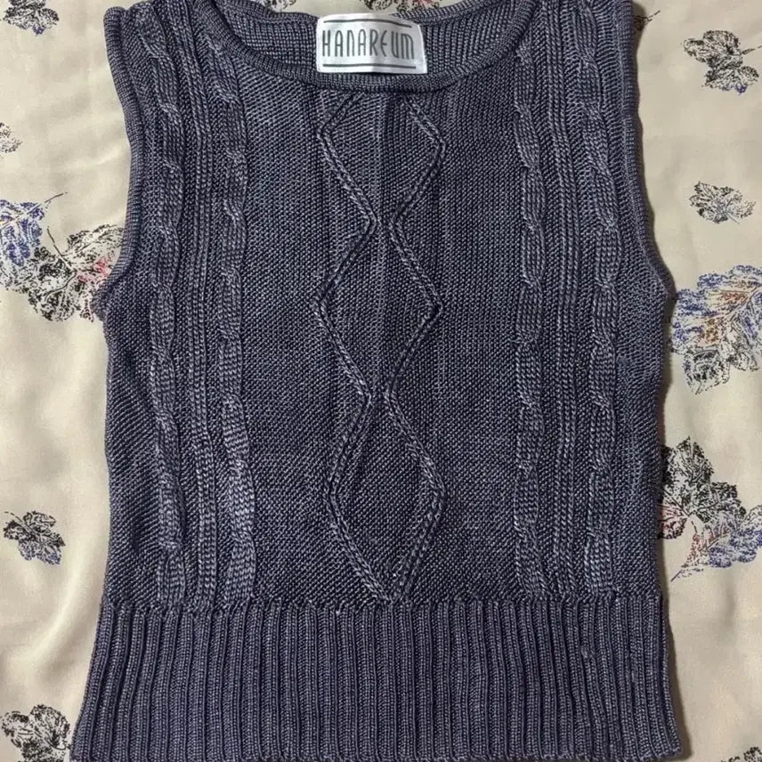 [BUNJANG] Women's Cable Knit Vest Charcoal / 케이블 조끼 차콜 새상품