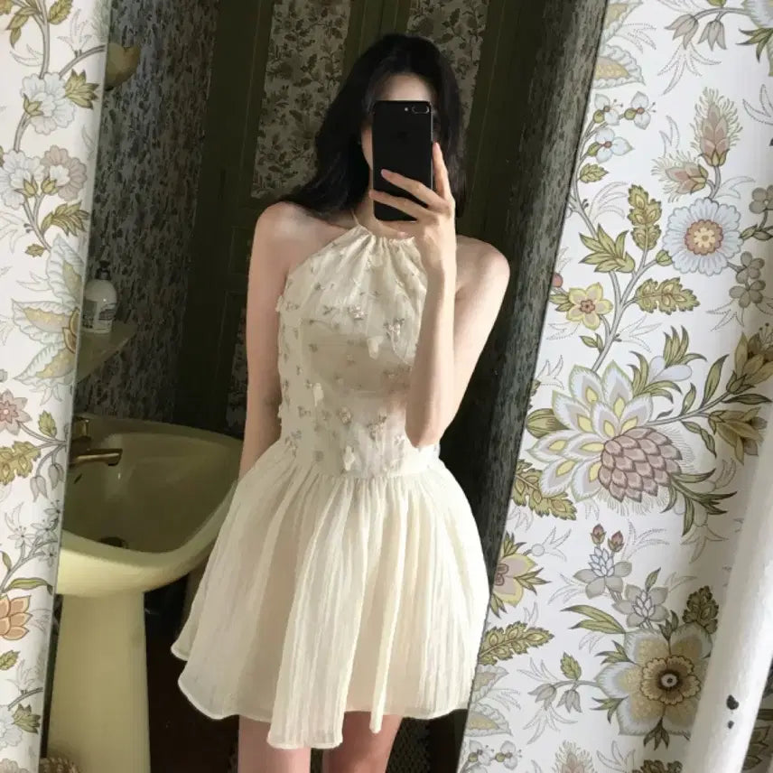 [BUNJANG] Labelle Blanc Petit Flower Halter Dress / [실사O택배미개봉] 라벨르블랑 쁘띠 플라워 홀터 원피스 드레스 자수 미니