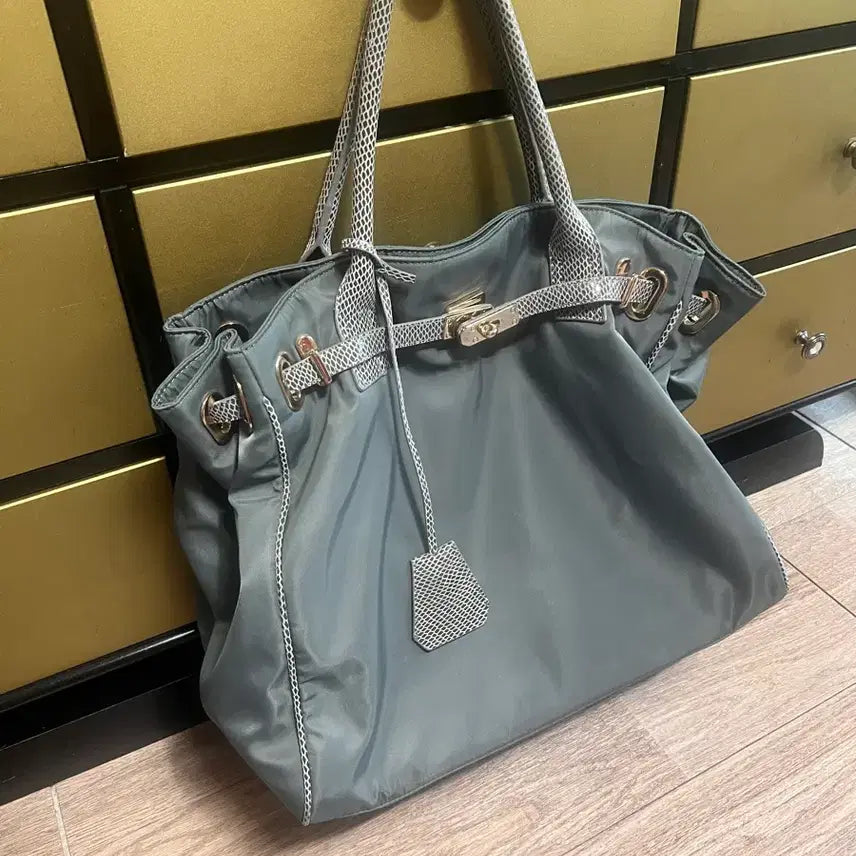 [BUNJANG] ElenaH Nylon Shoulder Bag Tote Bag (Gray) / 엘레나H 나일론 숄더백 토트백 (그레이)