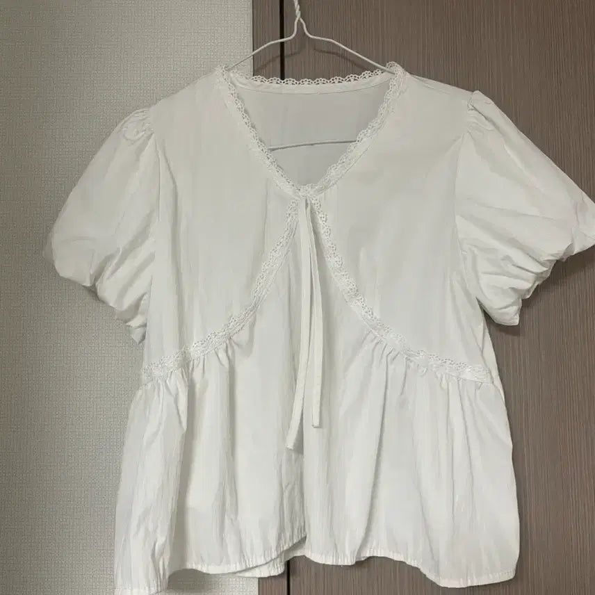 [BUNJANG] Lace Puff Blouse / 레이스 퍼프 블라우스