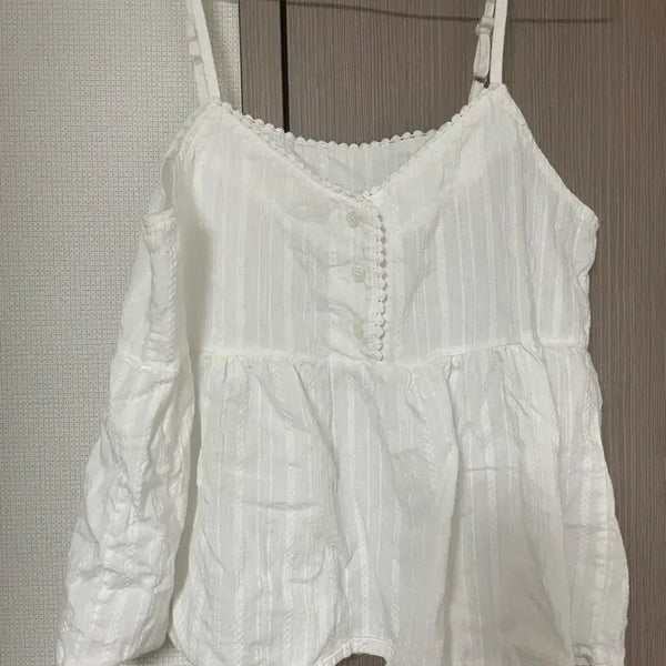 [BUNJANG] White Lace Sleeveless Blouse / 화이트 레이스 나시 블라우스