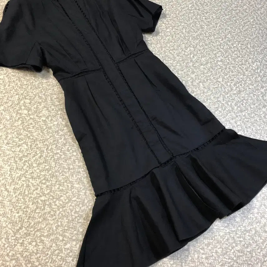 [BUNJANG] MINE (Mines) Punch Half-Sleeve Dress Navy Linen Cotton / 한섬 마인 MINE 펀칭 반팔 원피스 결혼식 하객룩 올드머니룩 출근룩 네이비 린넨 코튼