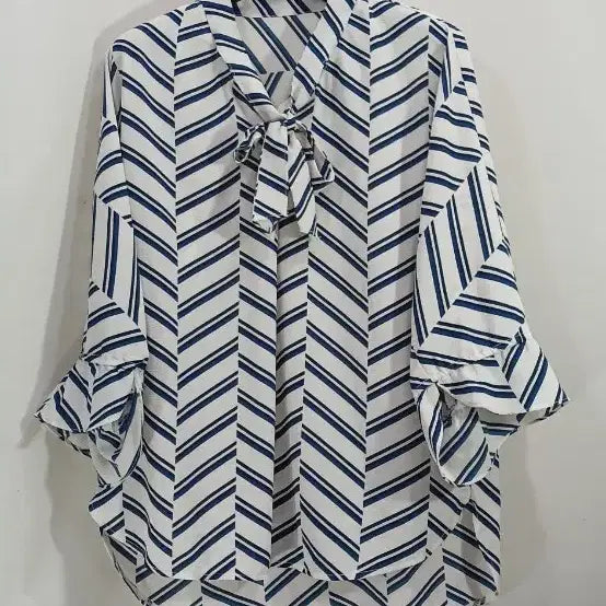 [BUNJANG] YOHANEX Loose Fit Ribbon Blouse / 요하넥스 루즈핏 리본블라우스