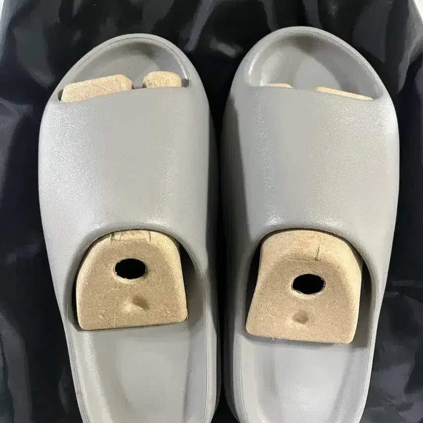 [BUNJANG] Yeezy Slide YS-01 Grey US8 / 이지슬라이드 YS-01 그레이 US8