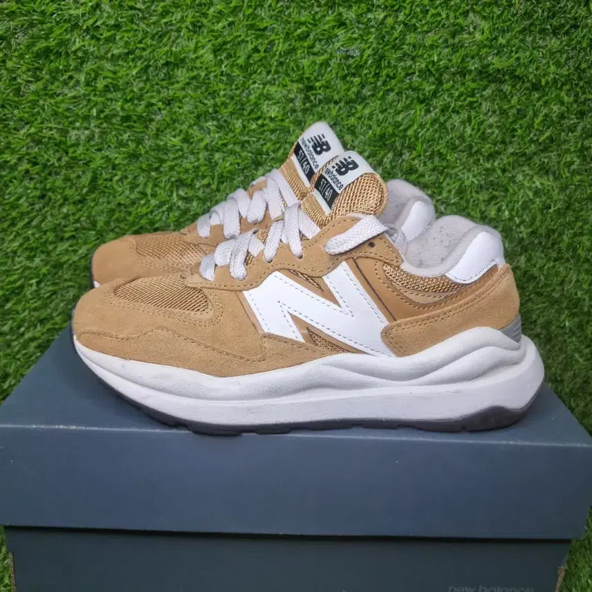[BUNJANG] New Balance 57/40 Sneakers (225) / 뉴발란스 57/40 운동화 (225)