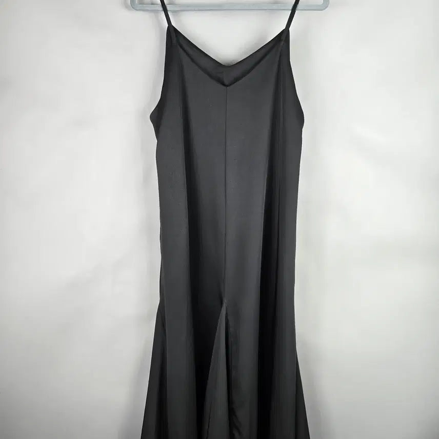 [BUNJANG] Sleeveless Long Flare Dress / [무료배송]여성 F 뷔스티에 민소매 끈나시 롱 플레어 원피스 공단 느낌