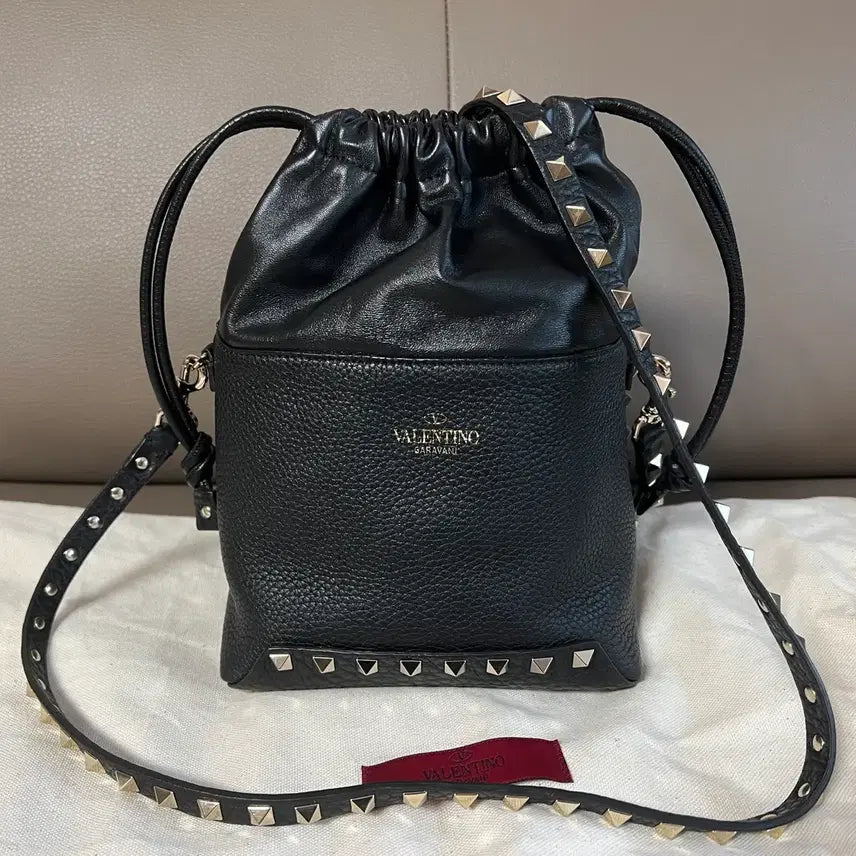 [BUNJANG] Valentino Rockstud Bucket Shoulder Bag Black / [새상품급] 발렌티노 락스터드 버킷백 숄더백 블랙