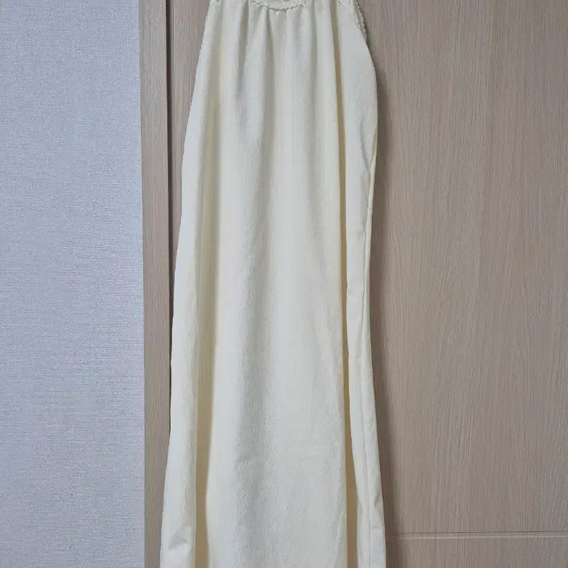 [BUNJANG] Cream Halterneck Long Dress / 크림색 홀터넥 원피스