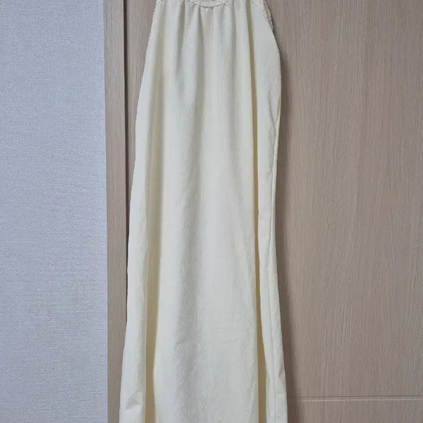 [BUNJANG] Cream Halterneck Long Dress / 크림색 홀터넥 원피스