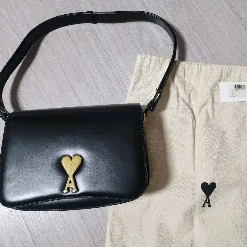 [BUNJANG] AMI Paris Heart Logo Shoulder Bag / 아미 블랙솔더백